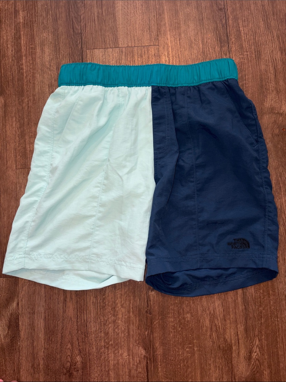 The Northface amphibious class V shorts men’s small 7” inseam